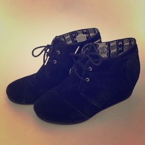 Toms ‘Desert’ wedge booties